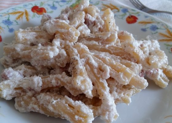 Casarecce con ricotta e pancetta