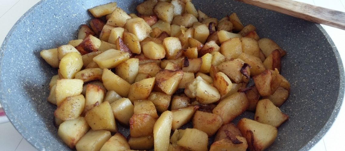 Patate in padella con spezie