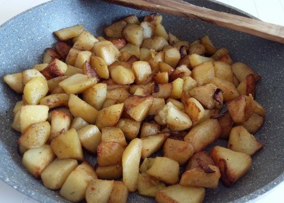 Patate in padella con spezie