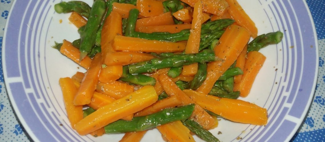 Insalata di asparagi e carote
