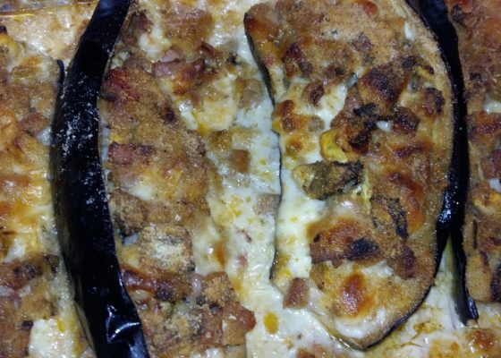 Melanzane imbottite gratinate al forno