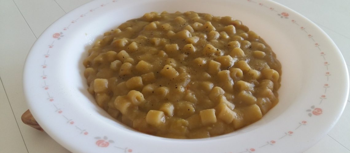 Paternosti con crema di piselli secchi