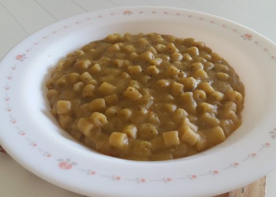 Paternosti con crema di piselli secchi