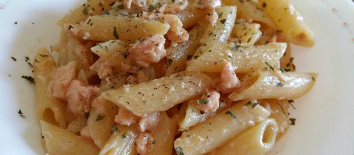 Pennette salmone parmigiano e prezzemolo