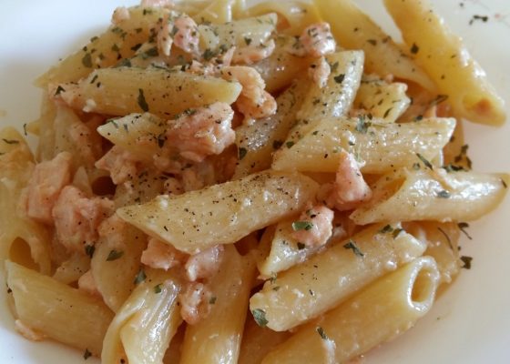 Pennette salmone parmigiano e prezzemolo