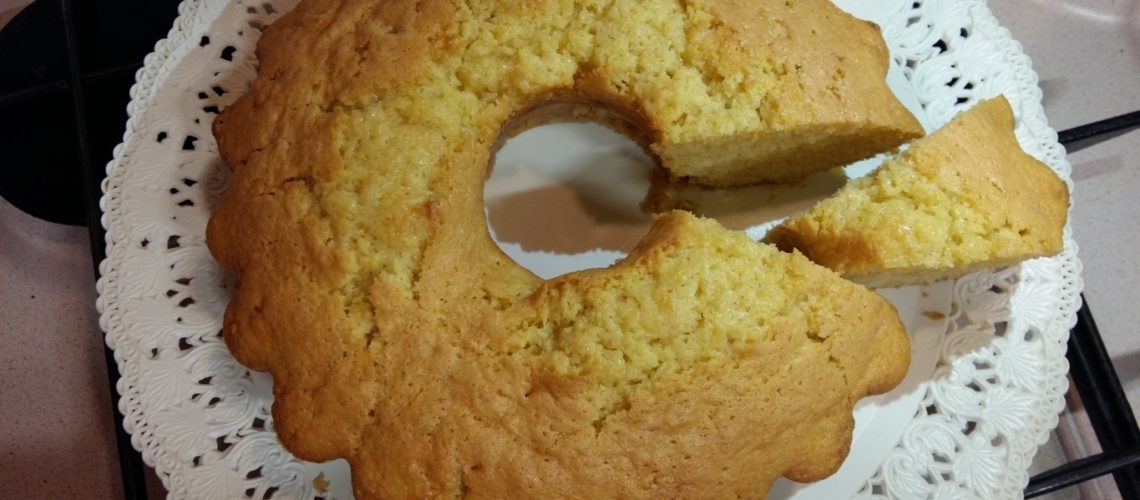 Ciambella alla panna montata e cioccolato bianco