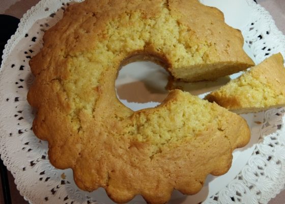 Ciambella alla panna montata e cioccolato bianco