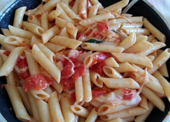 Penne pomodoro e mozzarella