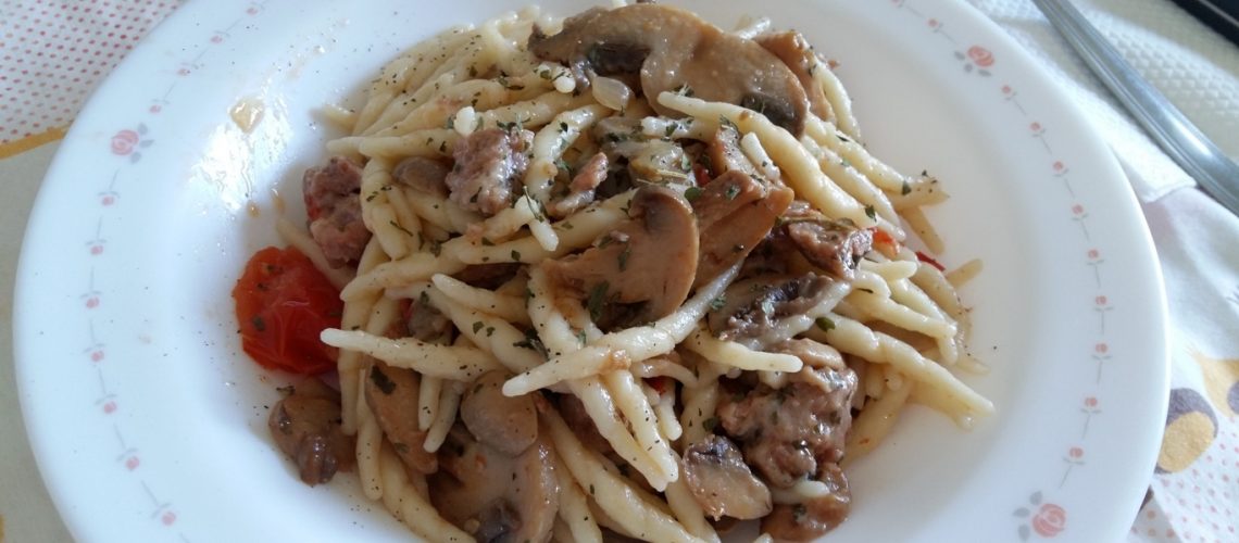 Trofie funghi e salsiccia