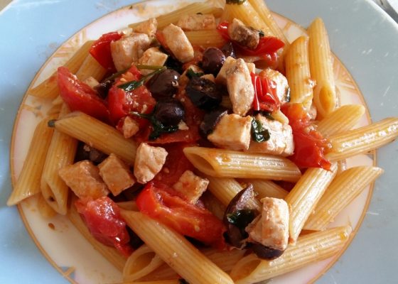 Penne con pesce spada olive e capperi