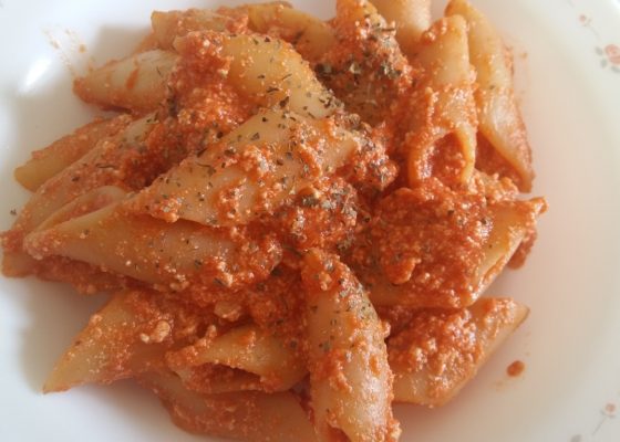 Pennoni veloci sugo semplice e ricotta