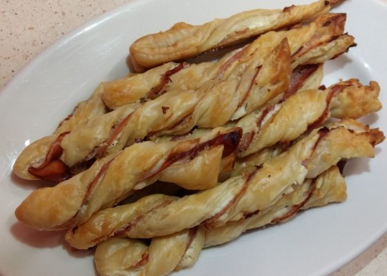 Torciglioni di sfoglia con philadelphia e speck