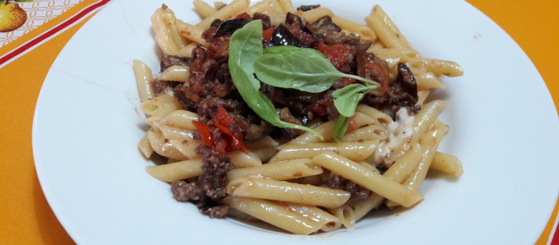 Penne con macinato melanzane e fior di latte