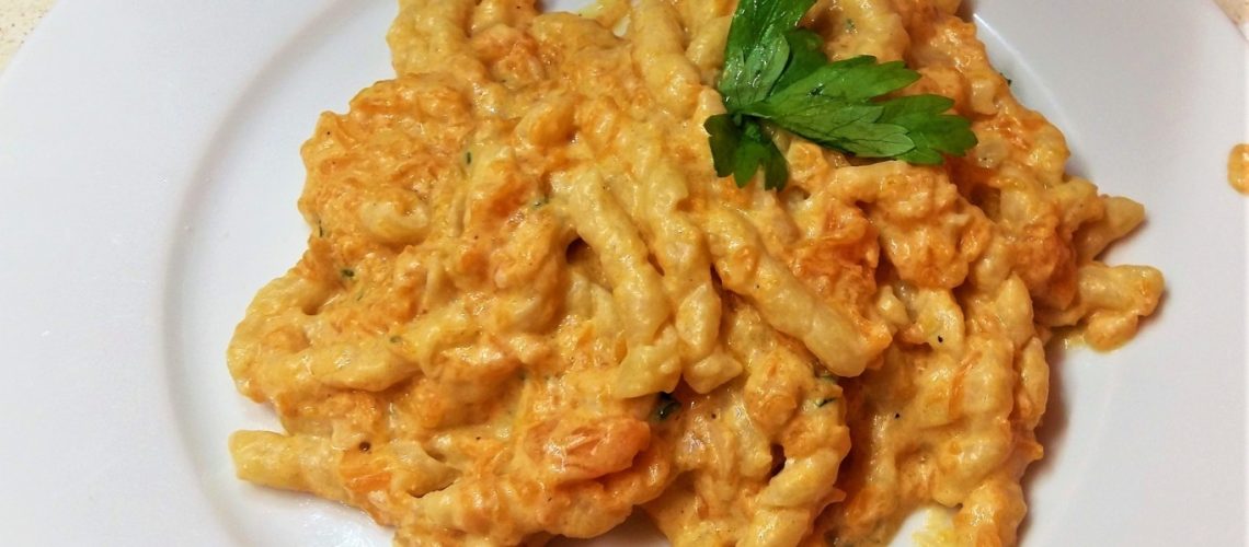 Fusilli napoletani cremosi con zucca e bacon