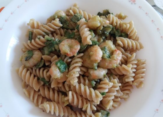 Pasta con zucchine e gamberetti light