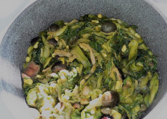 Scarole olive capperi e pinoli