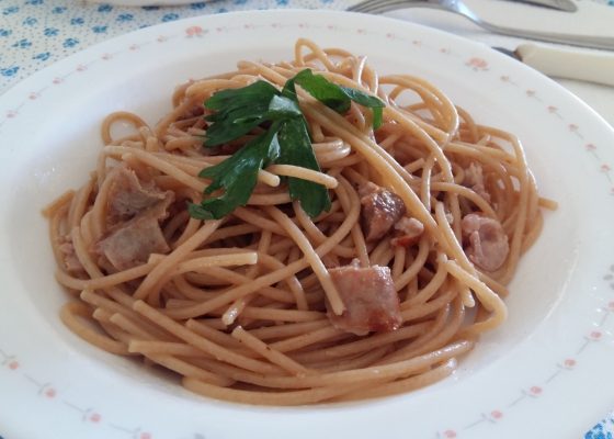 Spaghetti integrali aglio olio e salsiccia