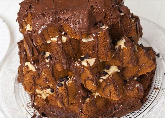 Pandoro farcito con crema pasticcera e nutella