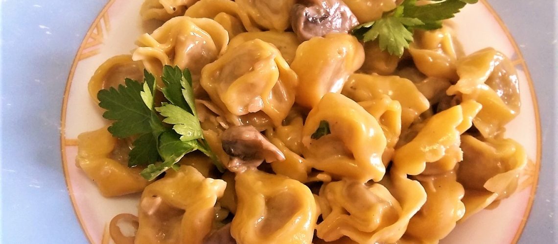 Tortellini panna prosciutto e funghi