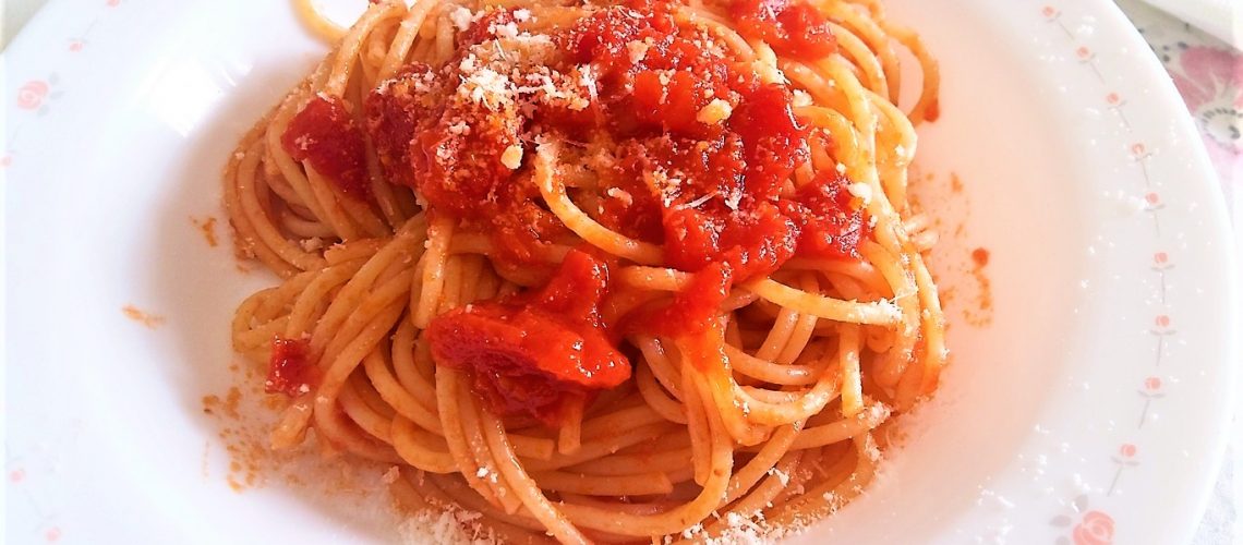 Spaghetti con polpa di pomodoro