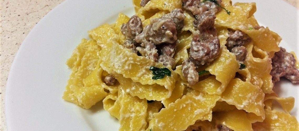 Pappardelle ricce ricotta e salsiccia