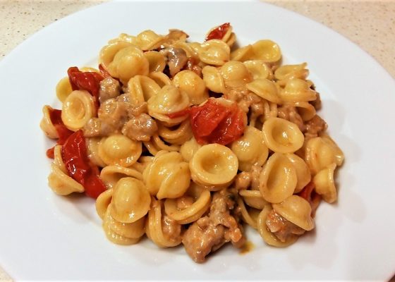 Orecchiette salsiccia e pomodorini