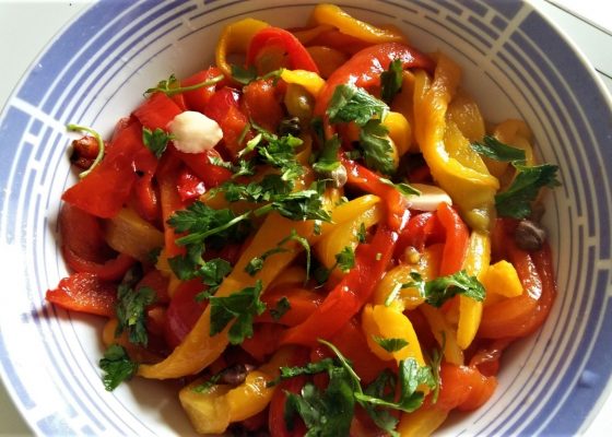 Peperoni al forno conditi all’insalata