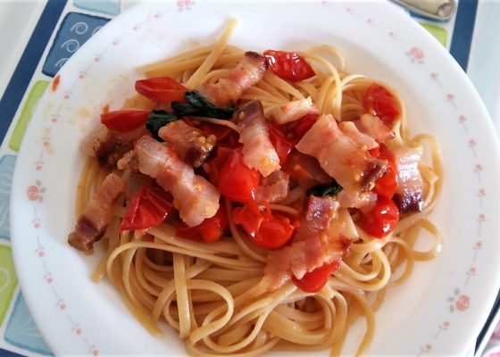 Linguine veloci con pancetta e pomodorini