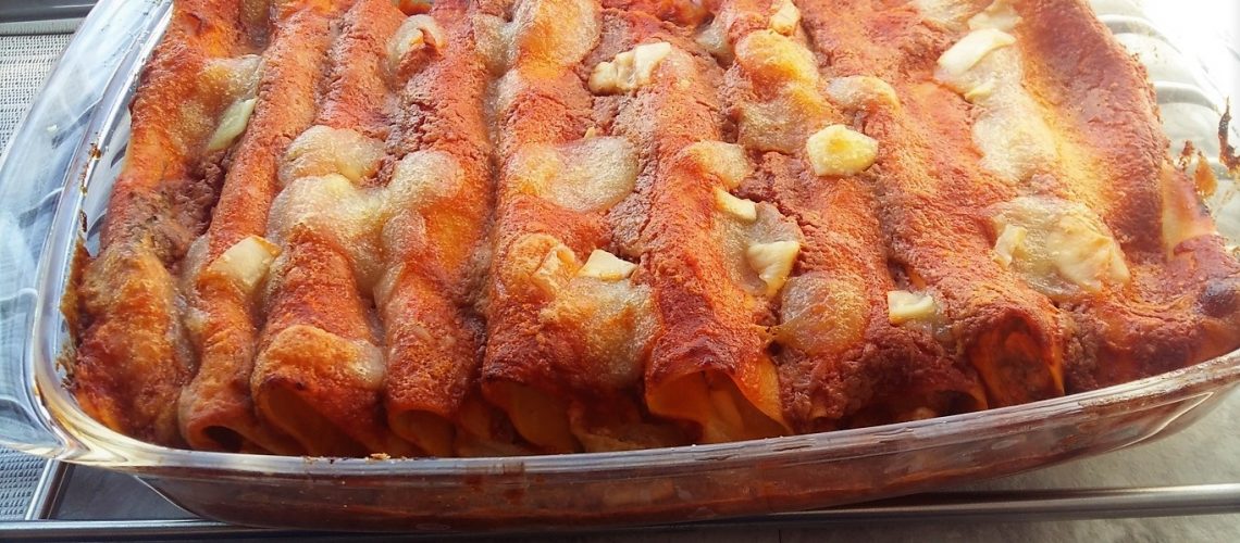 Cannelloni fatti con sfoglia di lasagna