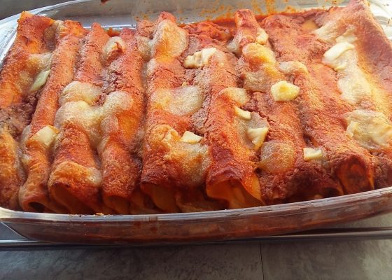 Cannelloni fatti con sfoglia di lasagna