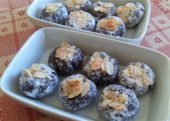 Dolcetti di pasta di mandorle al cioccolato