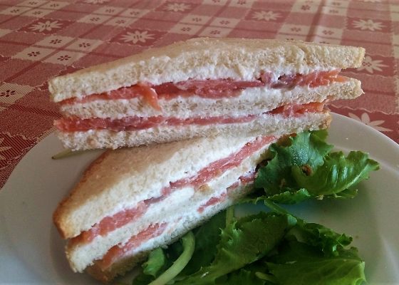 Tramezzino salmone e ricotta