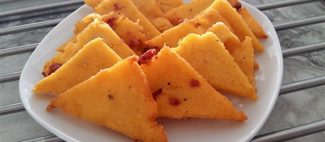 Scagliozzi di polenta con pancetta affumicata