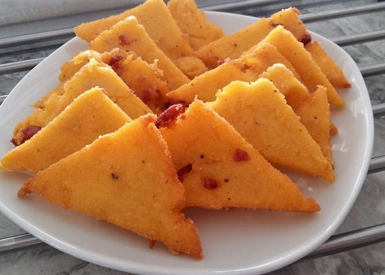 Scagliozzi di polenta con pancetta affumicata