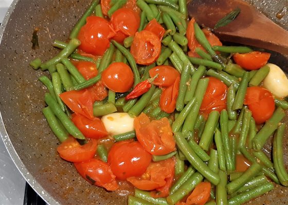 Fagiolini con pomodorini in padella